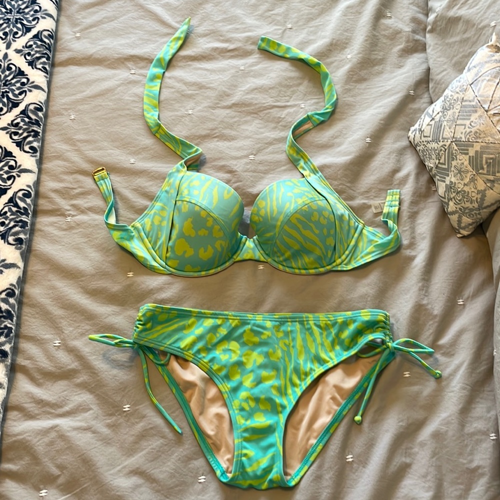 Victoria’s Secret bikini